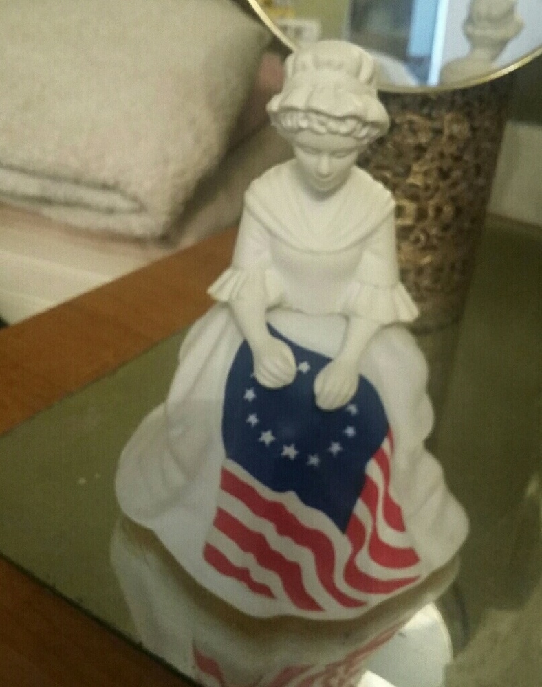 Betsy Ross Avon bottle she designer  UNITED STATE